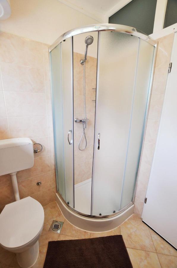 Apartment Leo Umag Bagian luar foto