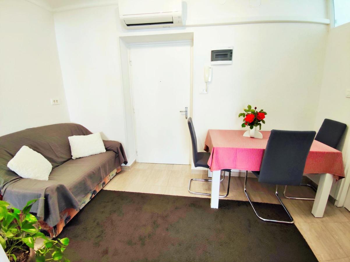 Apartment Leo Umag Bagian luar foto