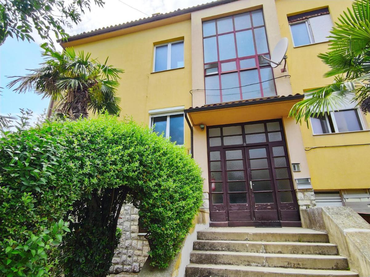 Apartment Leo Umag Bagian luar foto