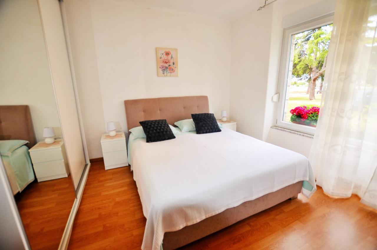 Apartment Leo Umag Bagian luar foto