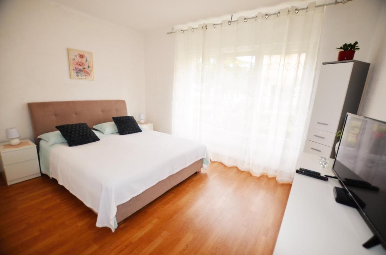 Apartment Leo Umag Bagian luar foto