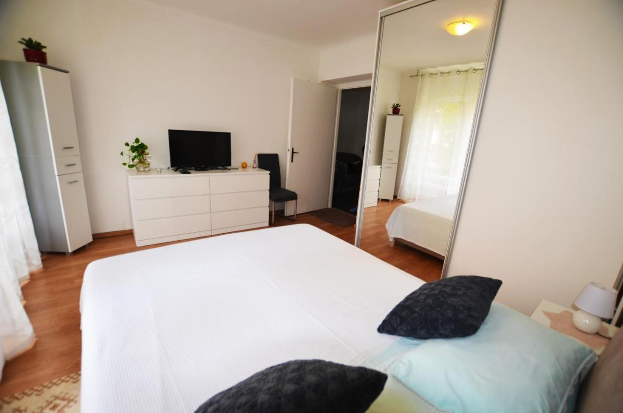 Apartment Leo Umag Bagian luar foto