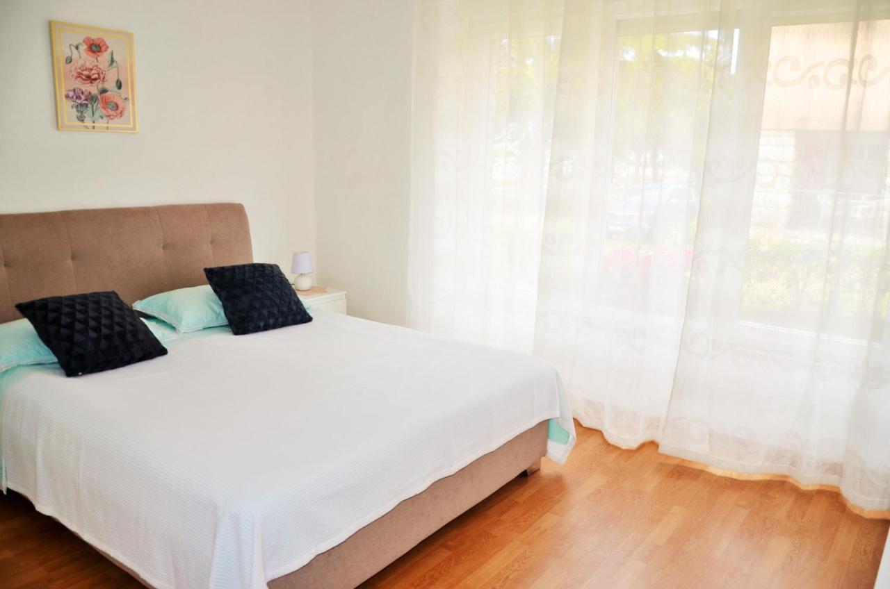 Apartment Leo Umag Bagian luar foto