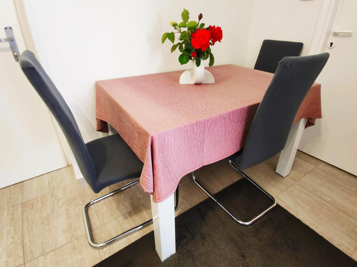 Apartment Leo Umag Bagian luar foto