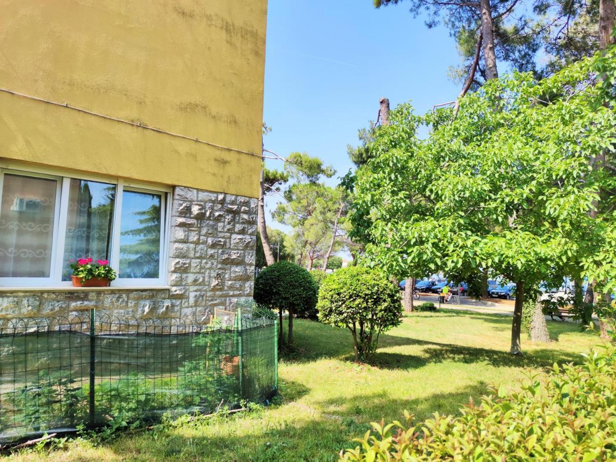 Apartment Leo Umag Bagian luar foto